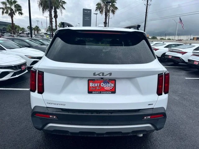 Used 2023 White Kia X-Line SX Prestige image 3