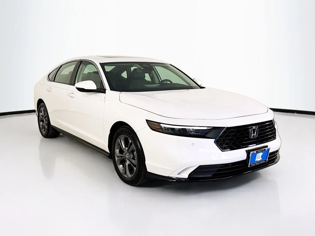Certified Used 2025 Platinum Honda EX-L image 1