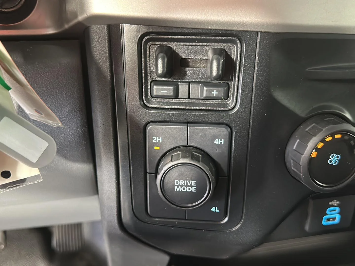 Used 2023 Oxford White Ford XL image 24