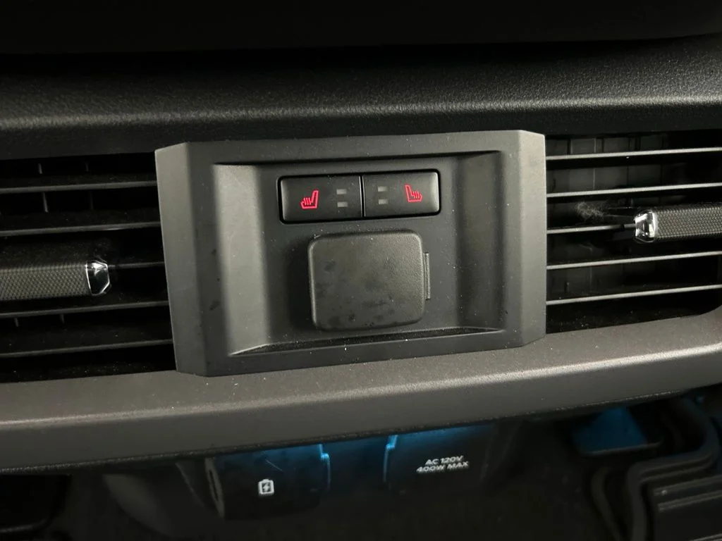 Used 2025 Silver Ford Lariat image 32
