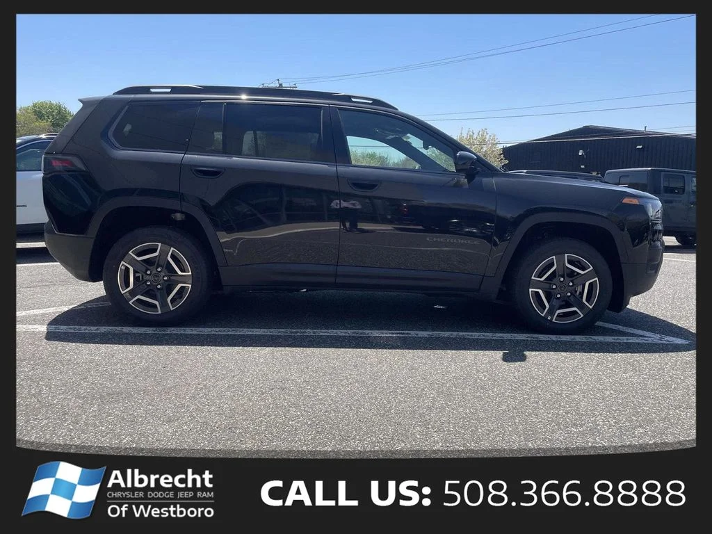New 2026 Diamond Black Crystal Pearl-Coat Exterior Paint Jeep Laredo image 6