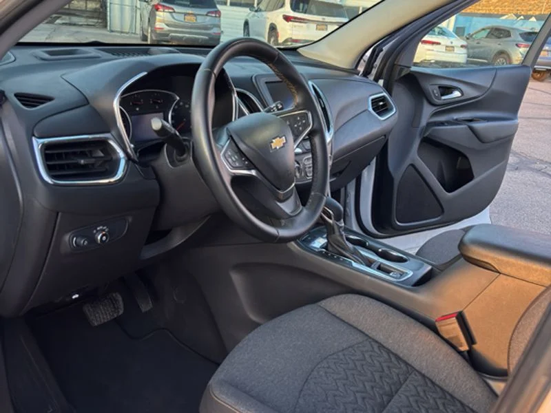 Used 2024 Summit White Chevrolet LT image 10
