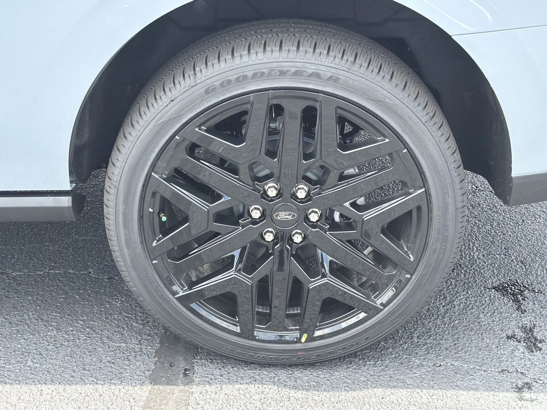 New 2026 Glacier Gray Metallic Tri-Coat Ford Platinum® image 32