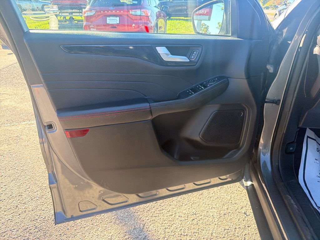 Used 2023 Gray Ford ST-Line image 13