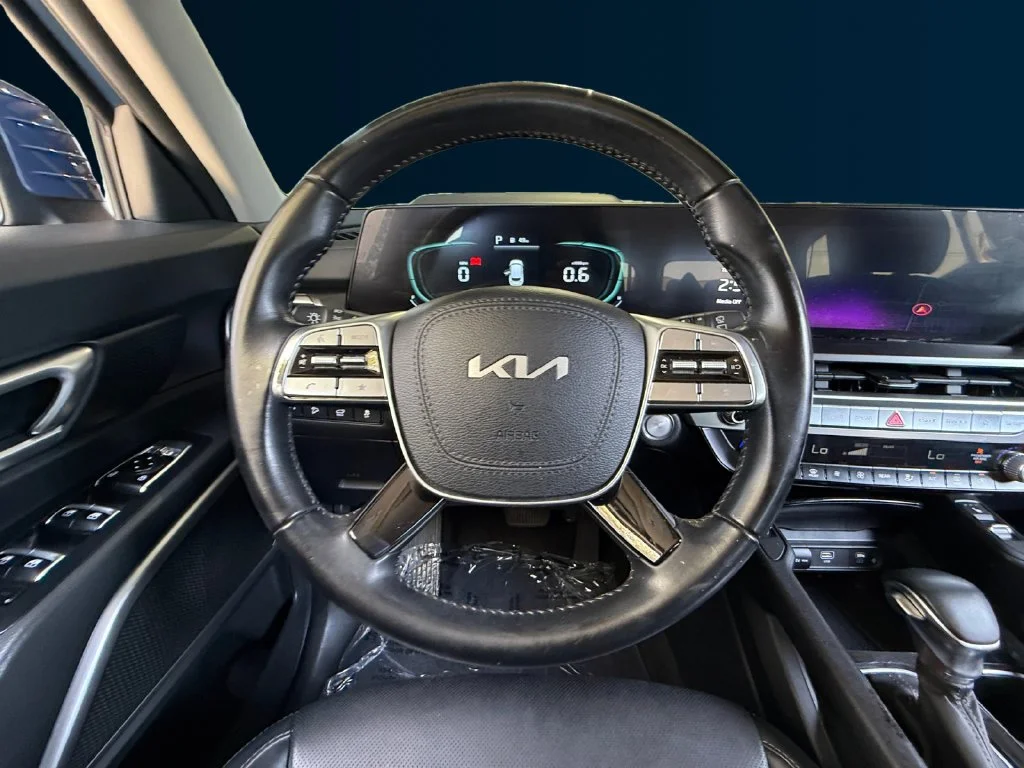 Used 2025 Black Kia S image 13