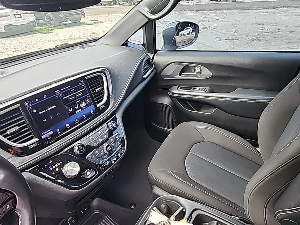 Used 2021 Ceramic Gray Clearcoat Chrysler Touring image 7