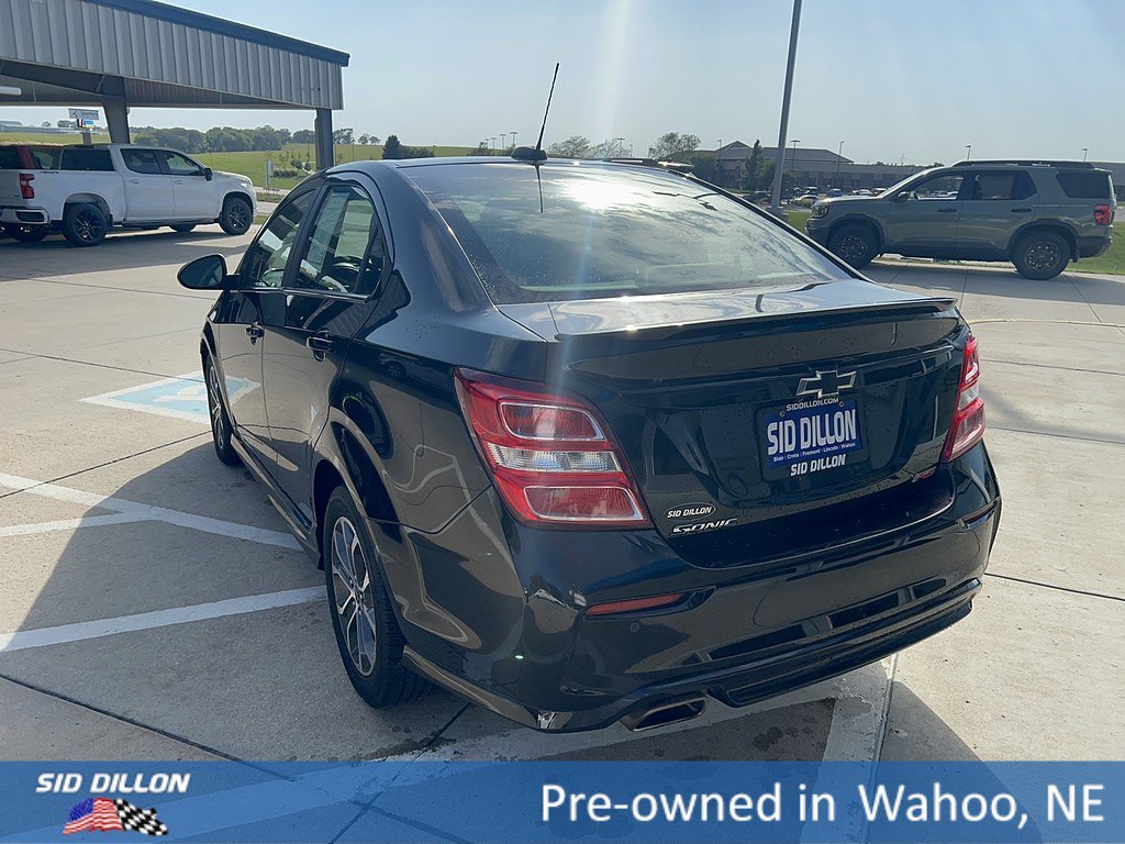Used 2020 Mosaic Black Metallic Chevrolet LT image 3