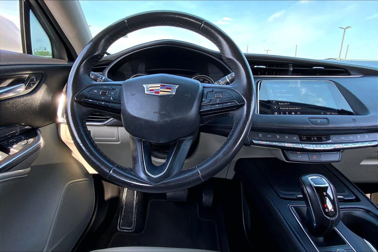 Used 2019 Crystal White Tricoat Cadillac FWD Luxury image 9