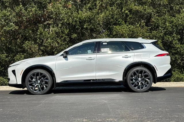 New 2026 Oxygen White <sup>1</sup> Toyota  Limited image 7