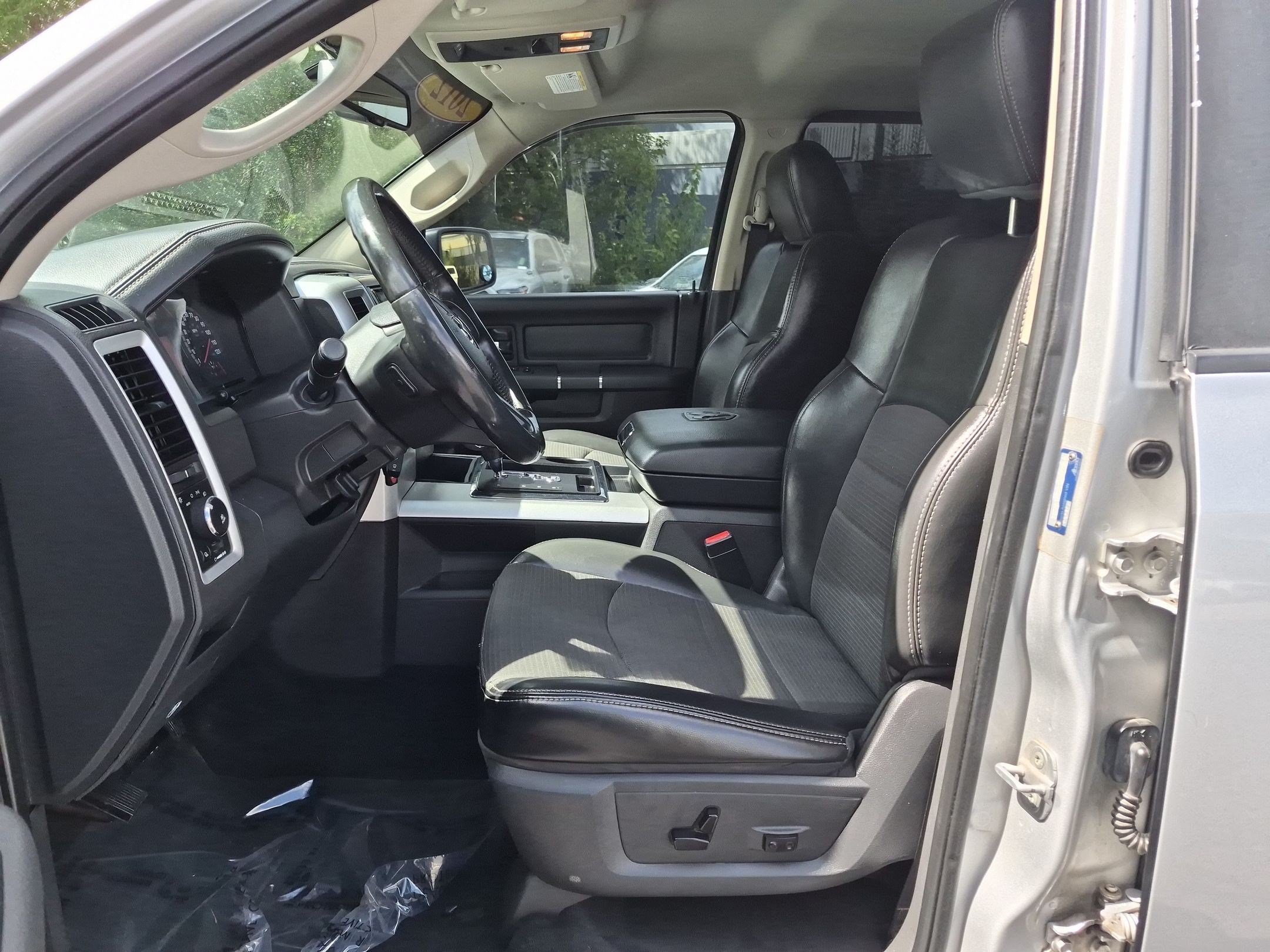 Used 2012  Ram Sport image 25