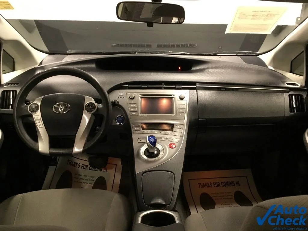 Used 2015 Silver Toyota Three image 25
