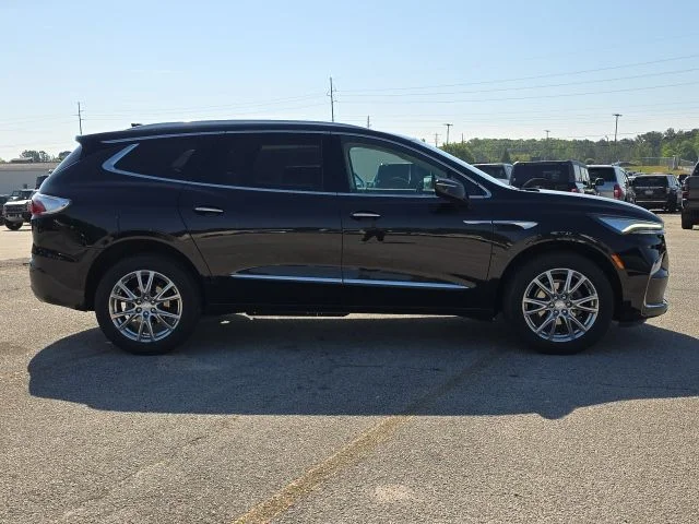 Used 2022 Black Buick Essence image 6