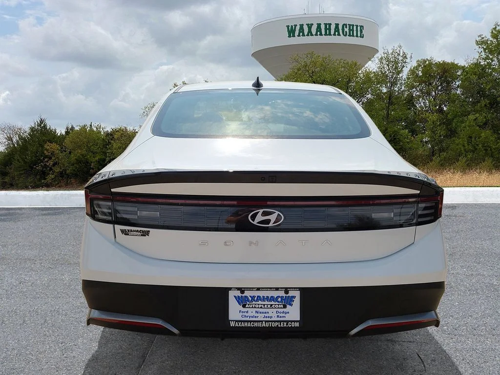 Used 2026 White Hyundai Blue image 4