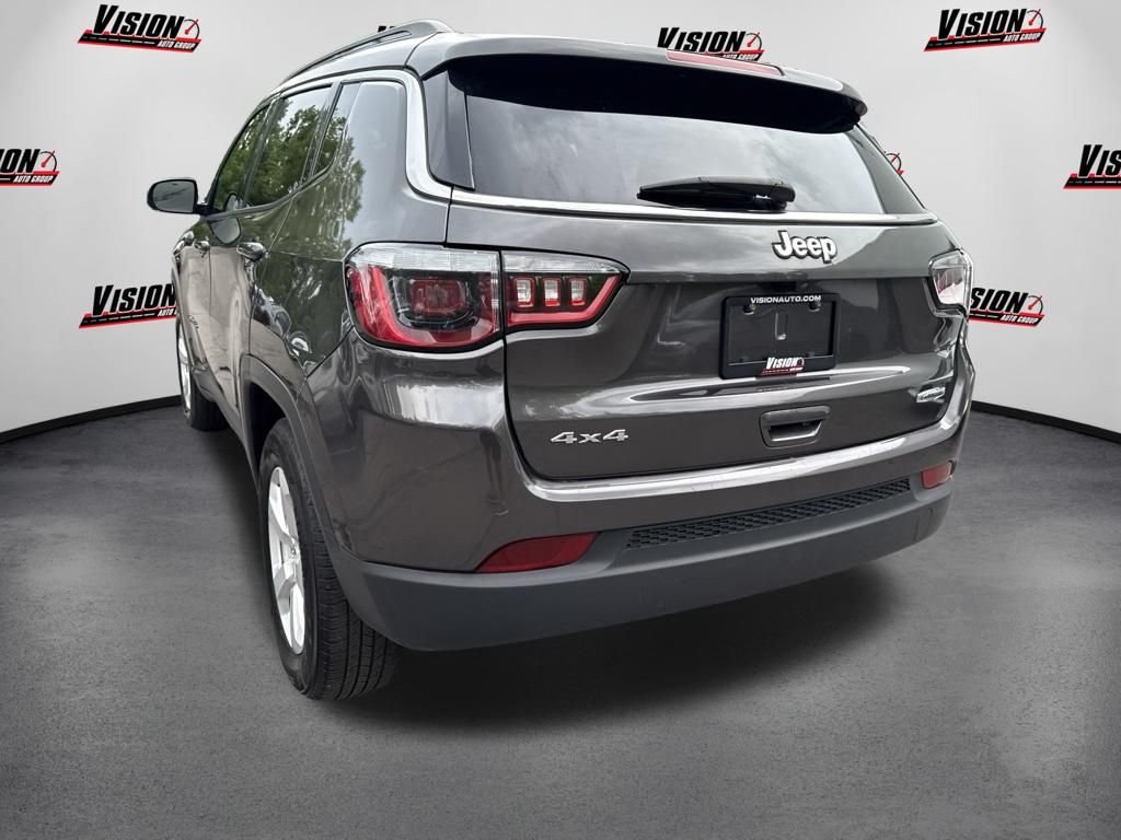 Used 2018 Gray Jeep Latitude image 7
