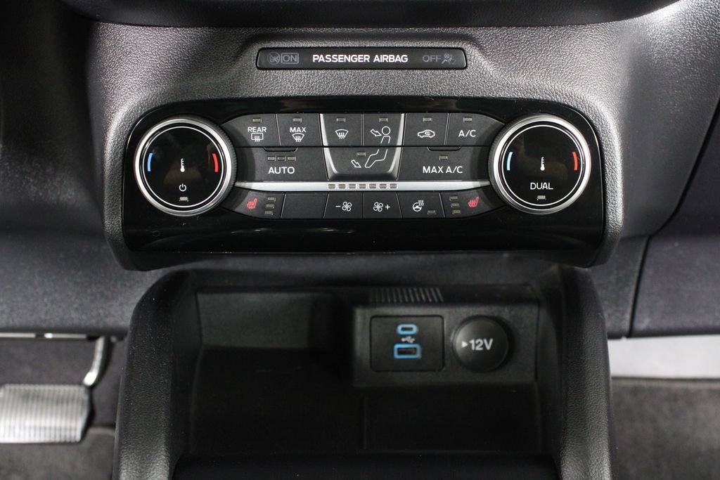 Used 2022 Black Ford SE image 26