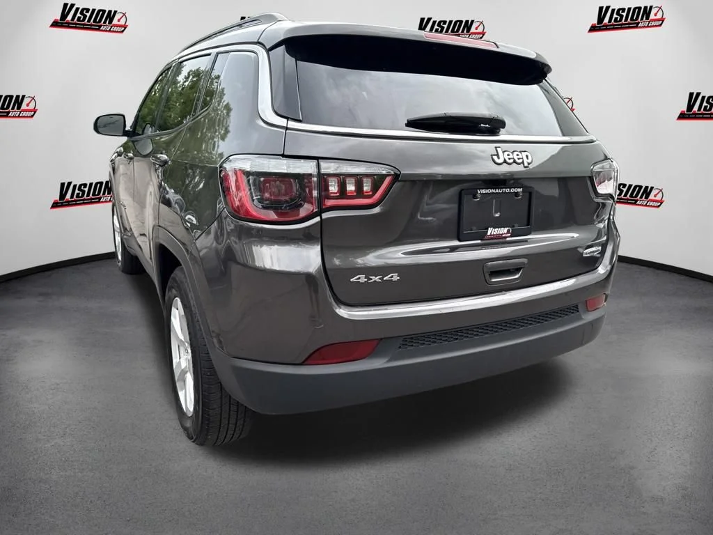 Used 2018 Gray Jeep Latitude image 7