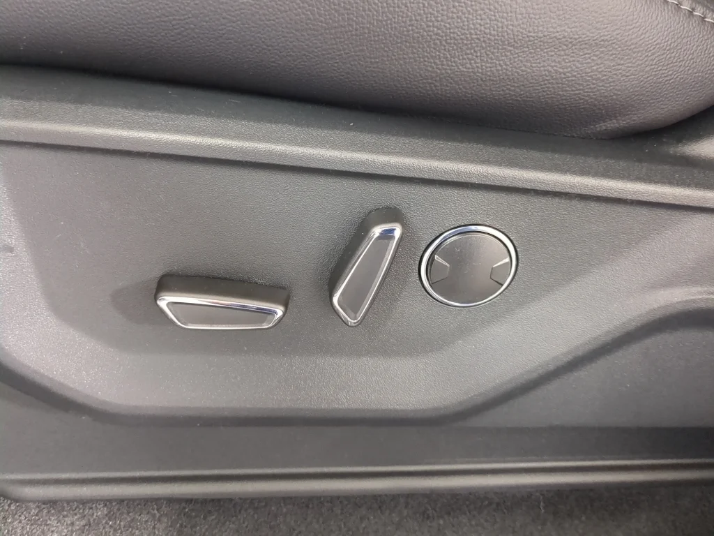 New 2026 Iconic Silver Metallic Ford Lariat® image 12