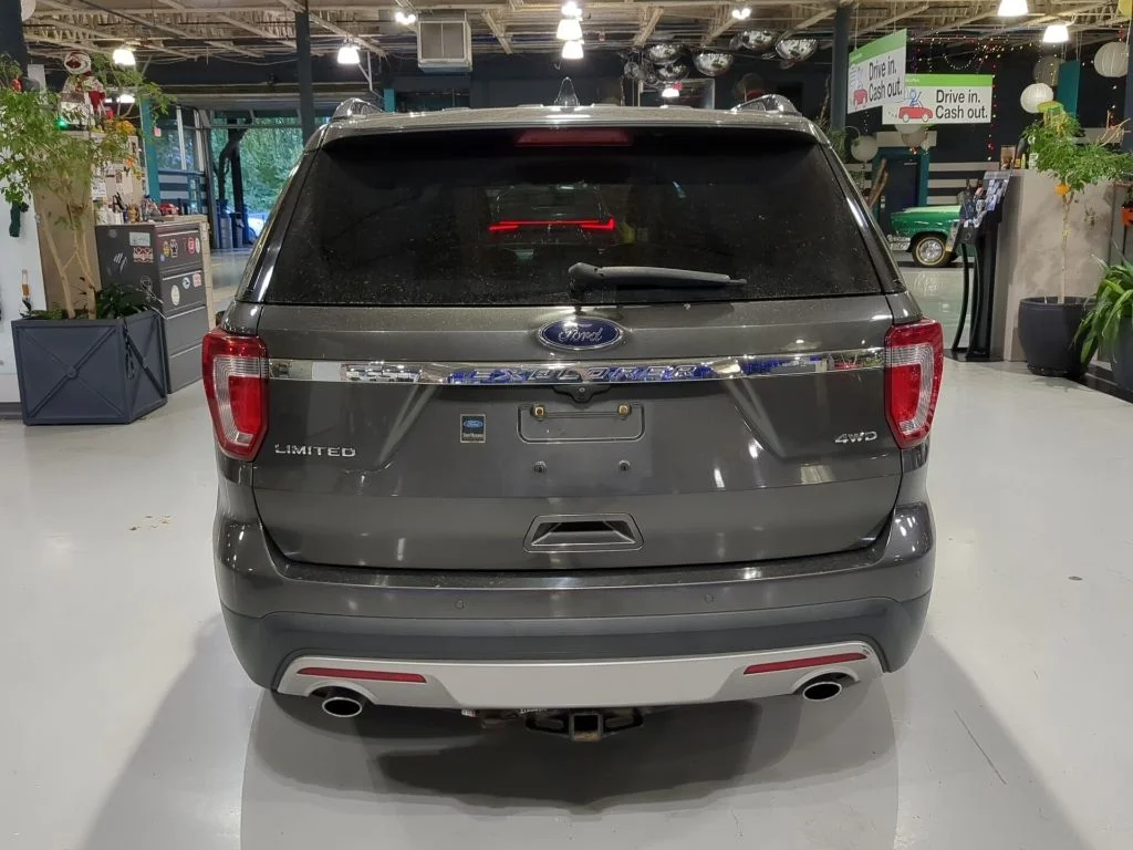 Used 2017 Gray Ford Limited image 9