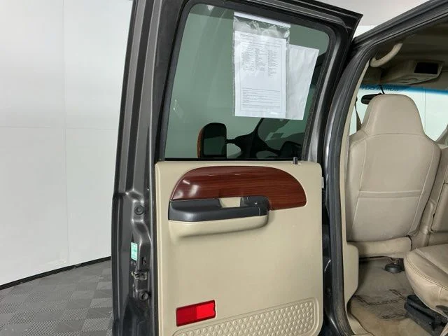 Used 2005 Dark Shadow Gray Clearcoat Metallic Ford Lariat image 18