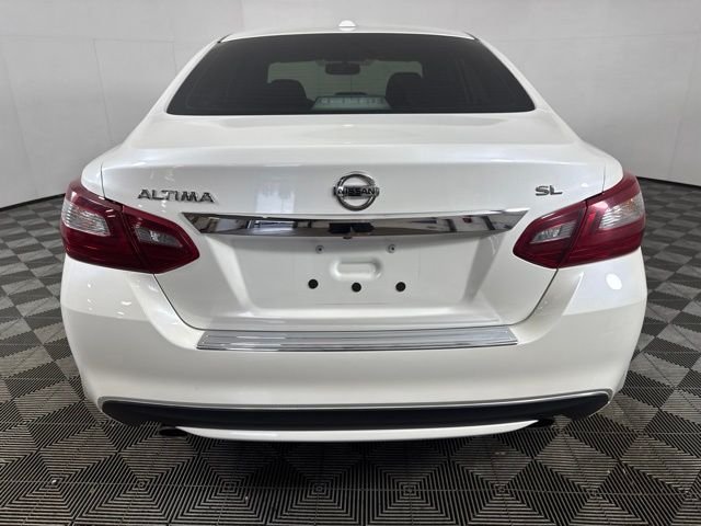 Used 2018 White Nissan 2.5 SL image 22
