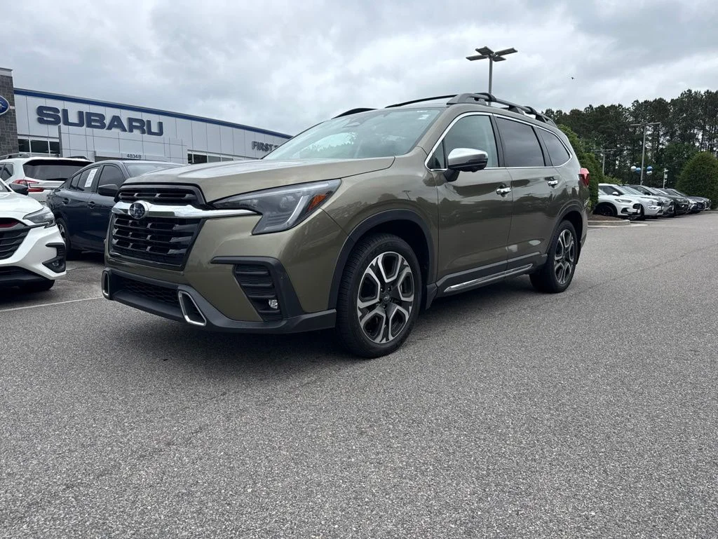 2023 Subaru Ascent Touring's photo