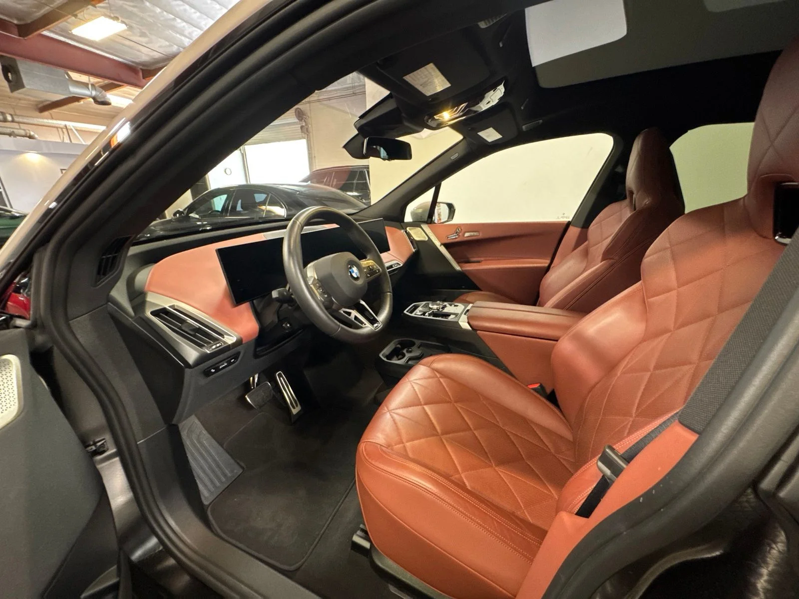 Used 2026 Beige BMW xDrive60 image 13