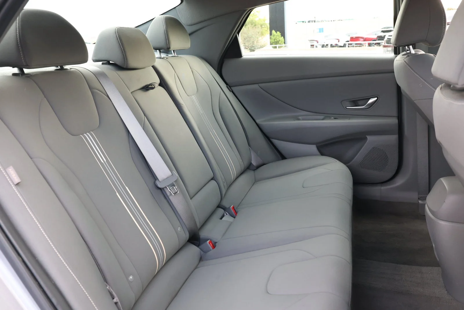 Used 2025 Silver Hyundai SEL Convenience image 34