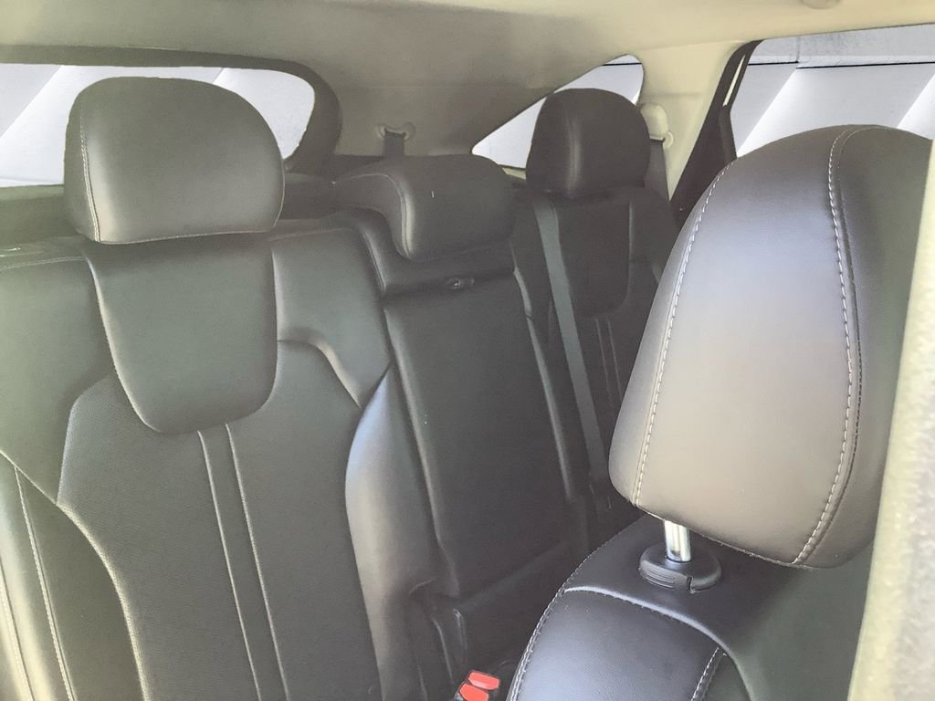 Used 2023 White Kia X-Line S image 16
