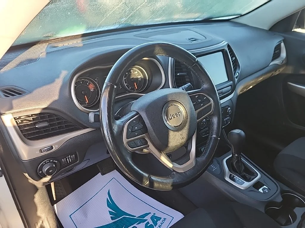 Certified Used 2017 White Jeep Latitude image 4