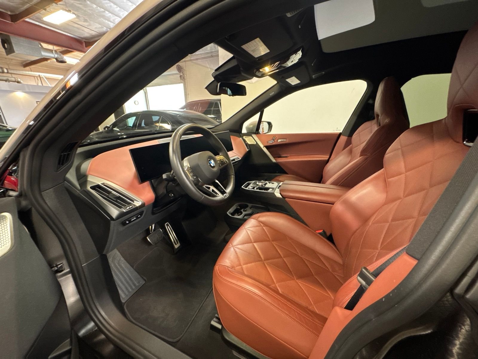 Used 2026 Beige BMW xDrive60 image 13