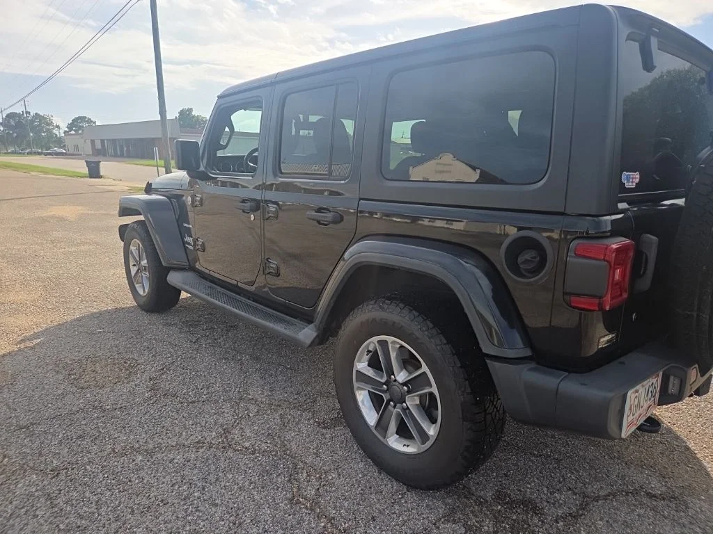 Used 2018 Black Jeep Unlimited Sahara image 12