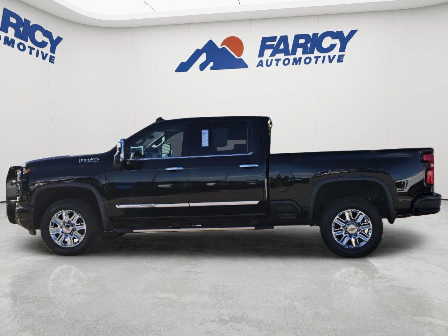 Used 2024 Black Chevrolet High Country image 9
