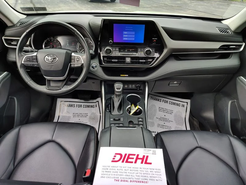 Used 2023 Beige Toyota XLE image 27