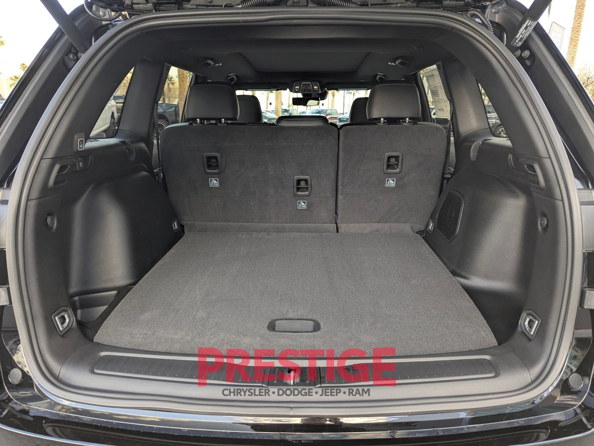 New 2026 Diamond Black Crystal Pearlcoat Jeep Limited image 7