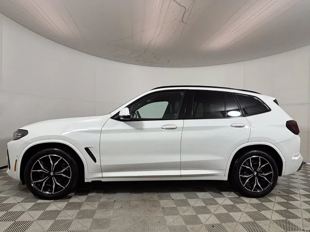 Used 2024 Alpine White BMW xDrive30i image 4