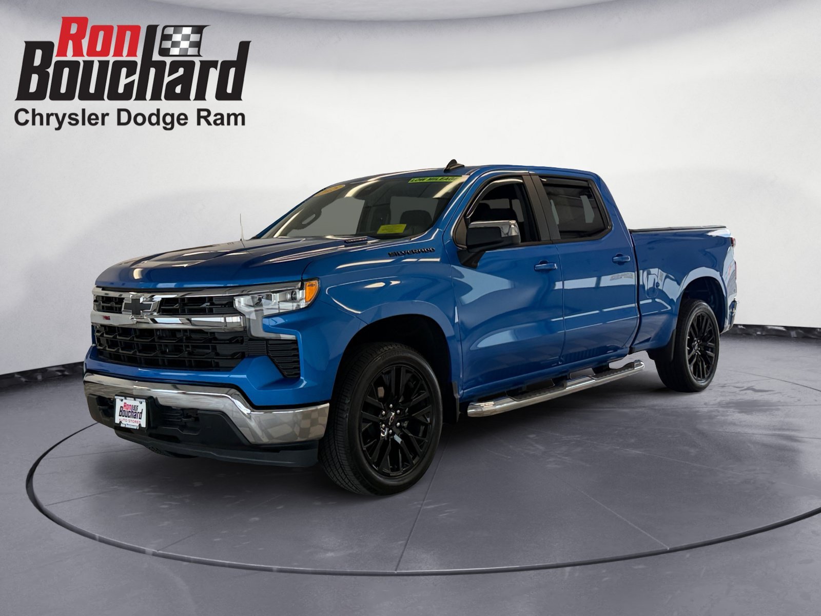 Used 2025 Riptide Blue Metallic Chevrolet LT image 5