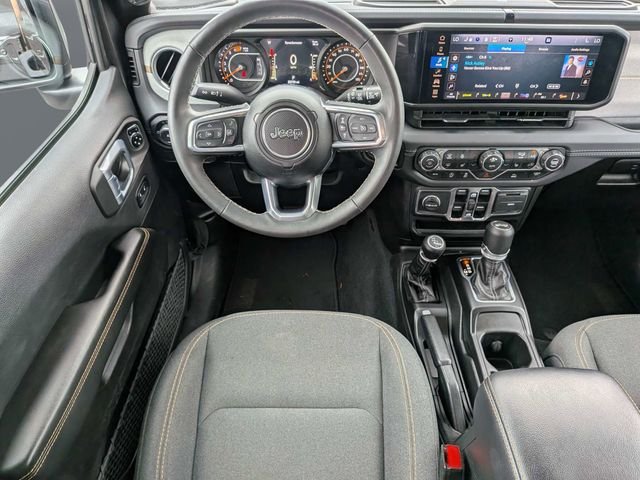 Used 2025 Gray Jeep Sahara image 19
