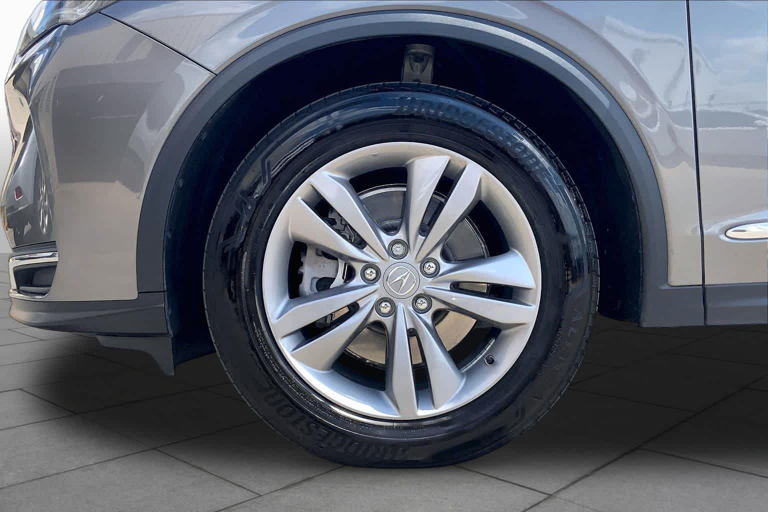 Used 2025 Liquid Carbon Metallic Acura  image 11