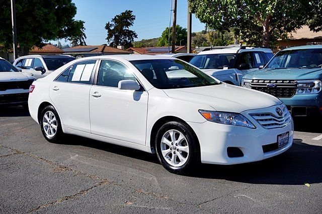 Used 2011 White Toyota LE image 5