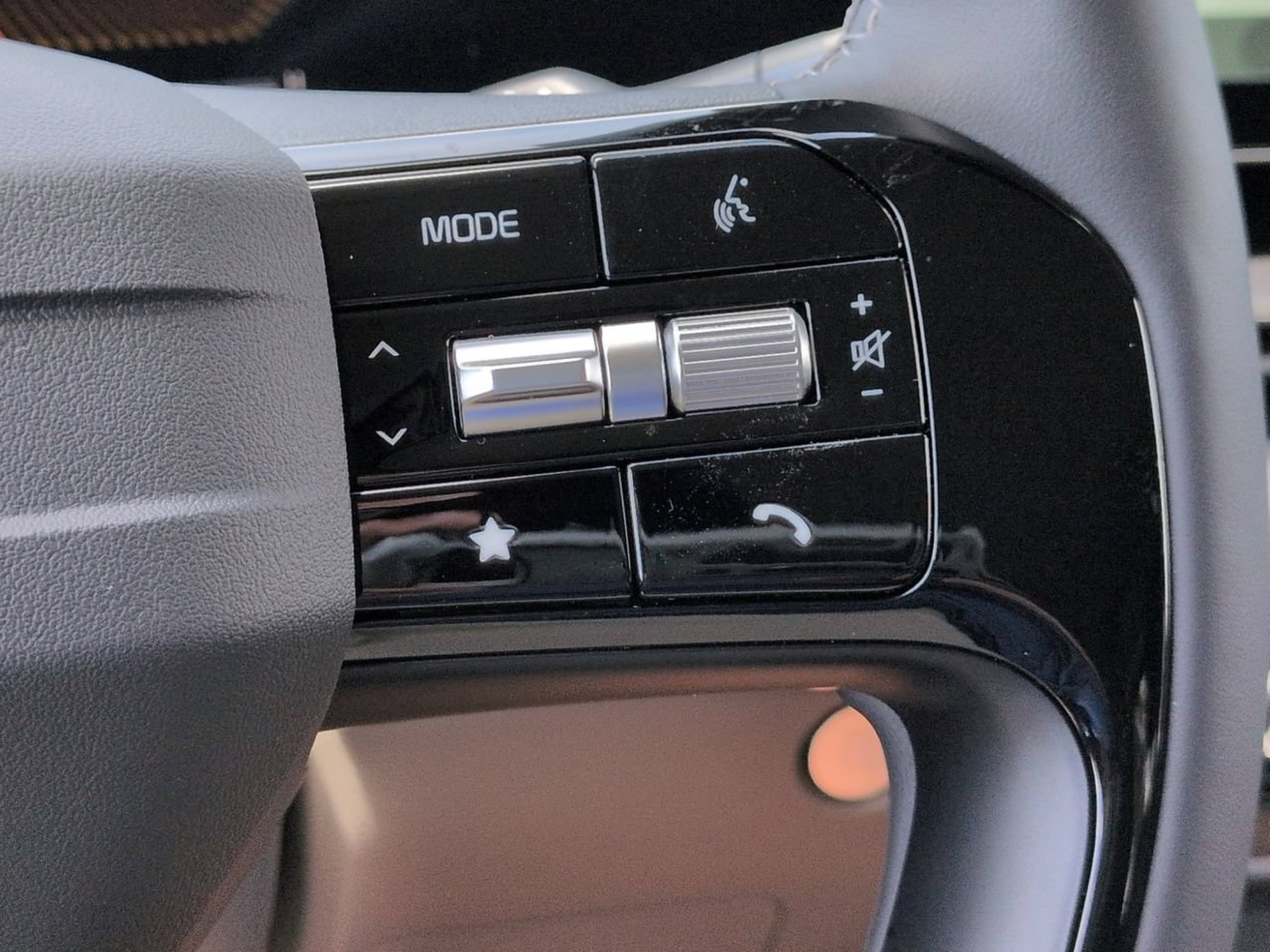 New 2027 Ceramic Silver Kia LXS image 31