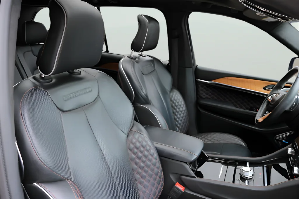 Used 2023  Jeep Summit Reserve image 19