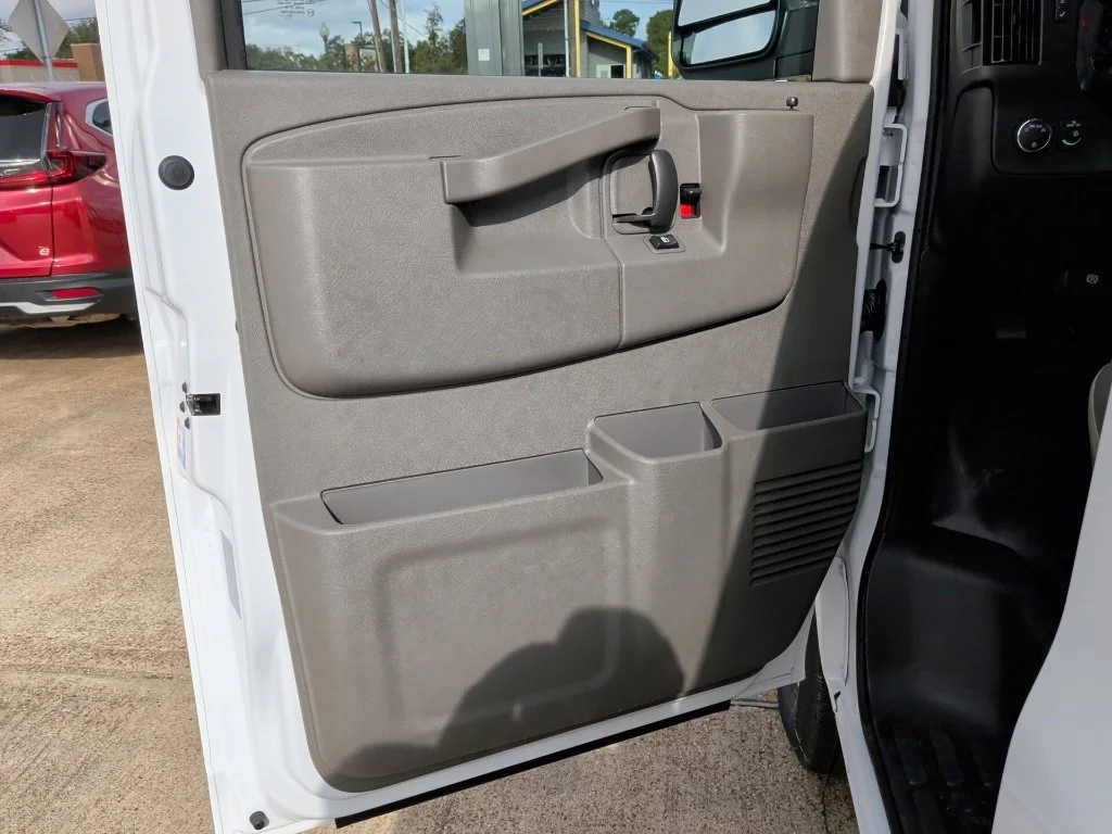 2025 Chevrolet Express Cargo Work Van - Photo 10