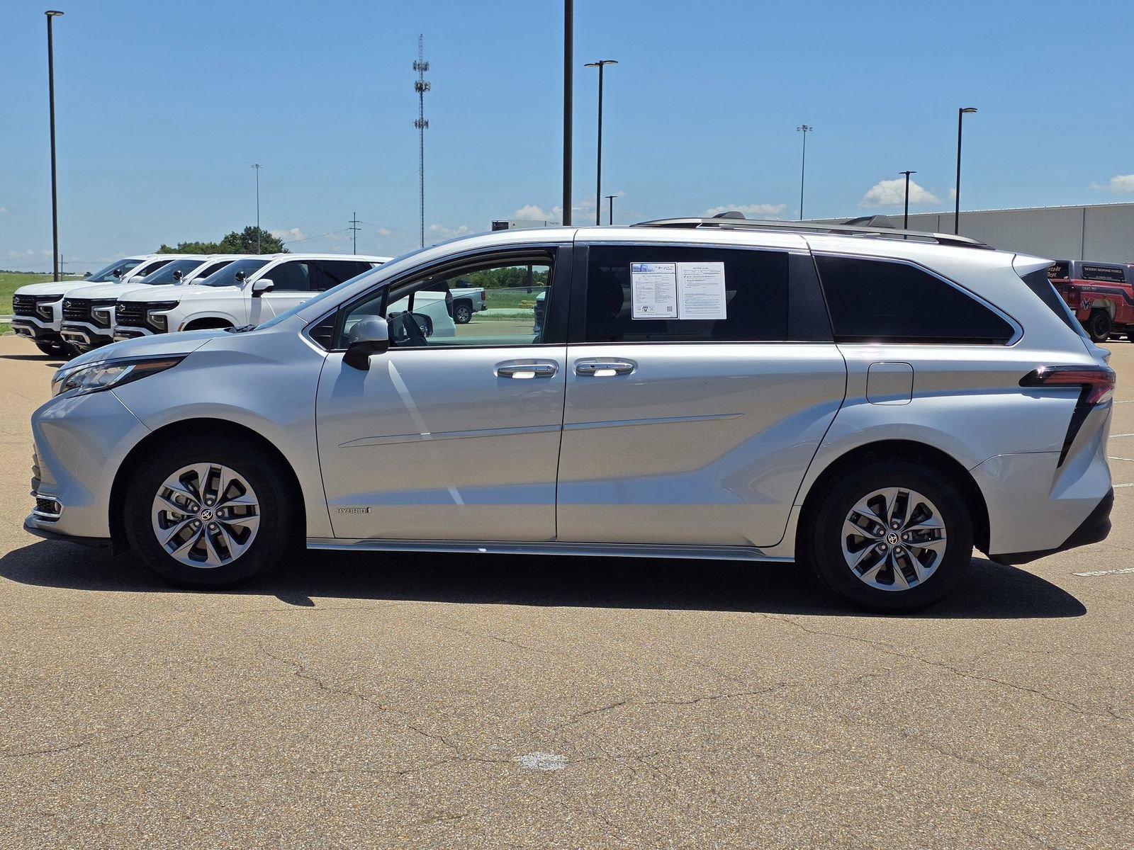 Used 2021 Silver Toyota XLE image 8