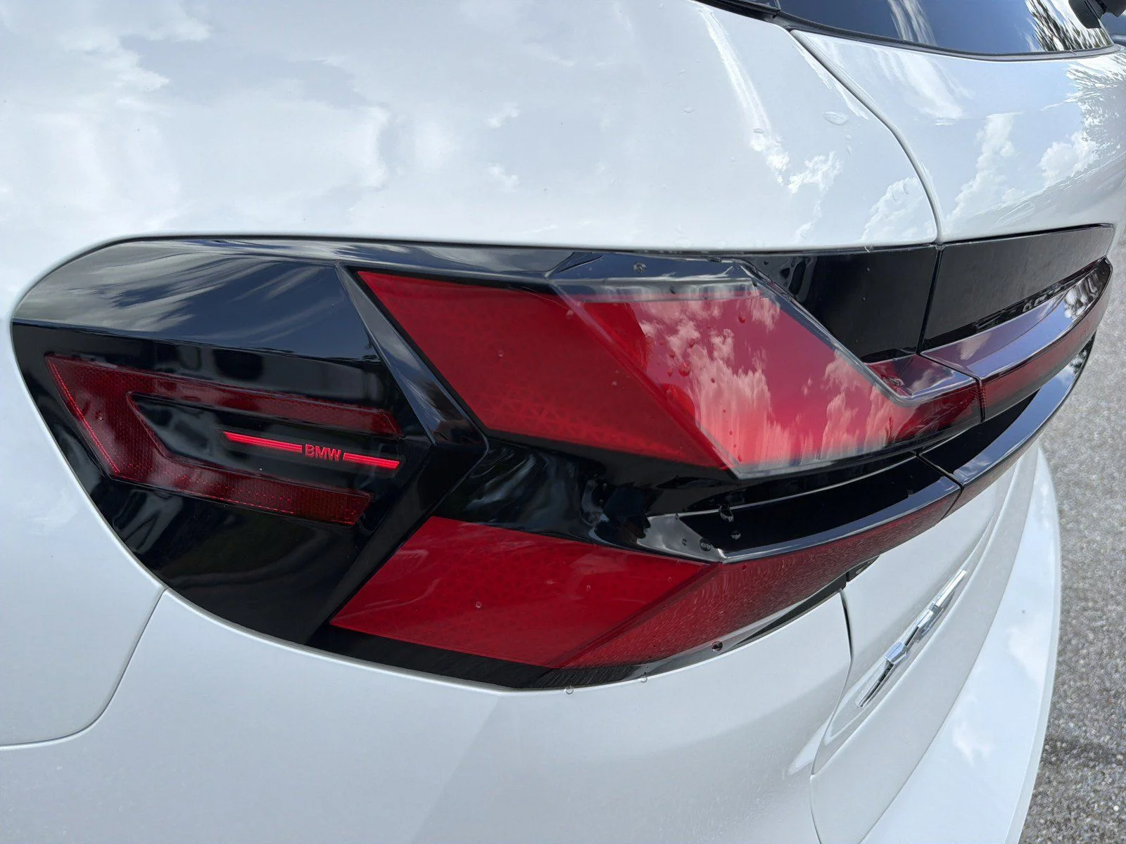 New 2026 Mineral White Metallic BMW xDrive40i image 10