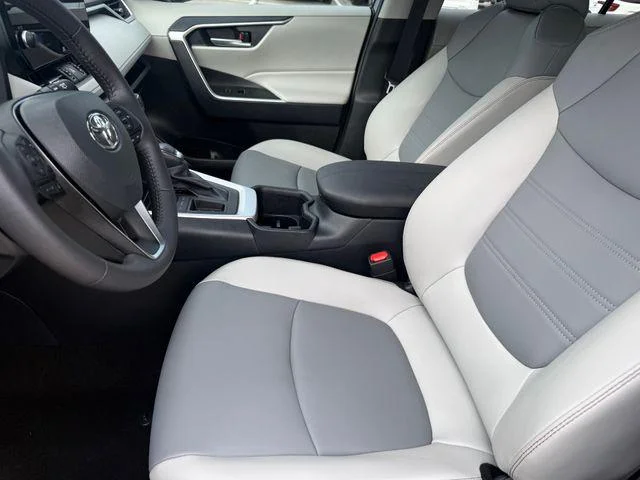 Certified Used 2025 Silver Toyota XLE Premium image 41