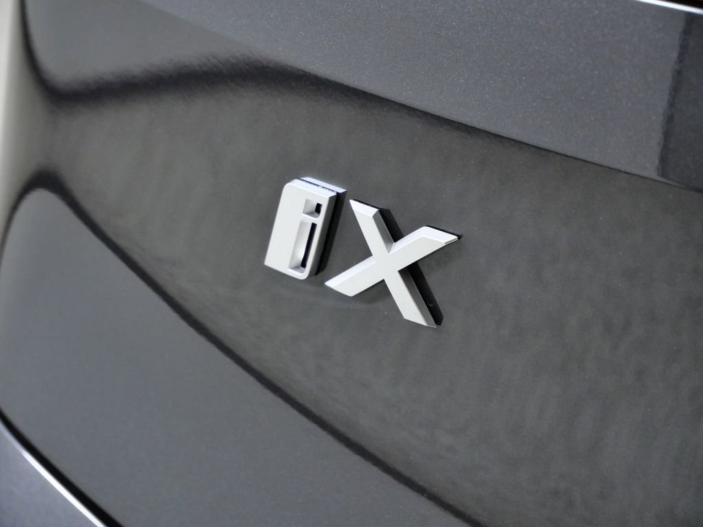 2026 BMW iX 60 - Photo 13