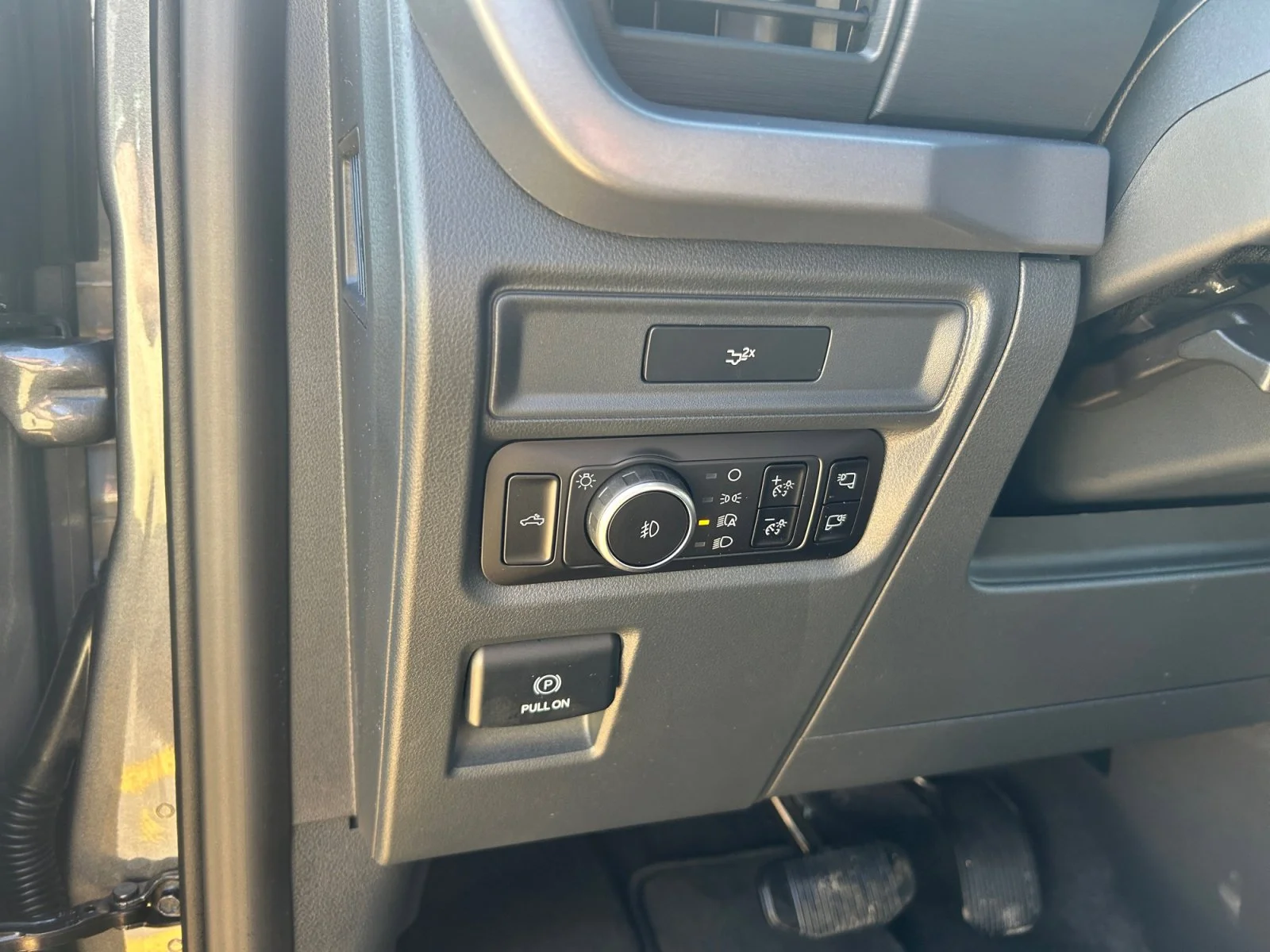 New 2026 Carbonized Grey Metallic Ford XLT image 16