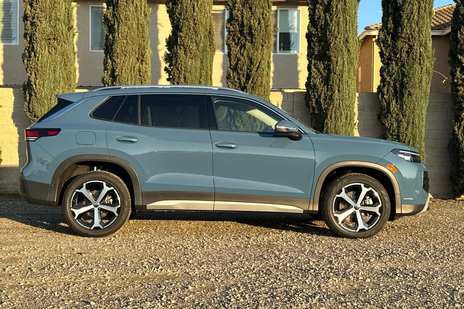 New 2026 Monterey Blue Pearl Volkswagen SE image 3
