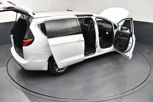 2026 Chrysler Pacifica Select - Photo 30