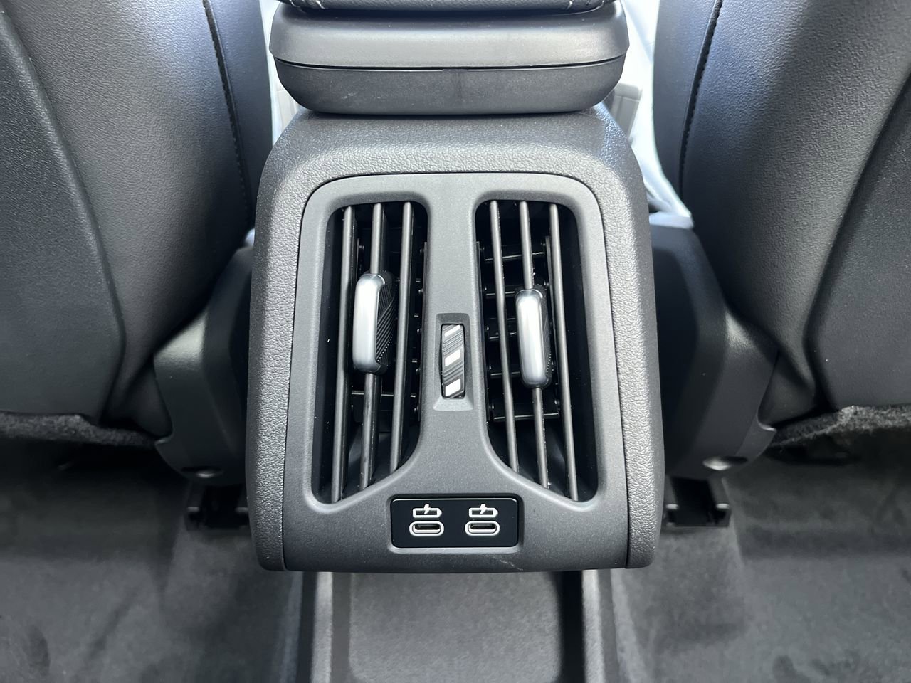 2025 BMW X1 28i - Photo 31